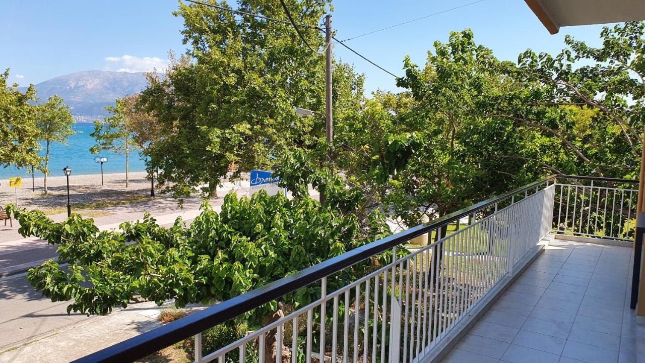 Nafpaktos Beach House Sea View Apartment First Floor Kültér fotó