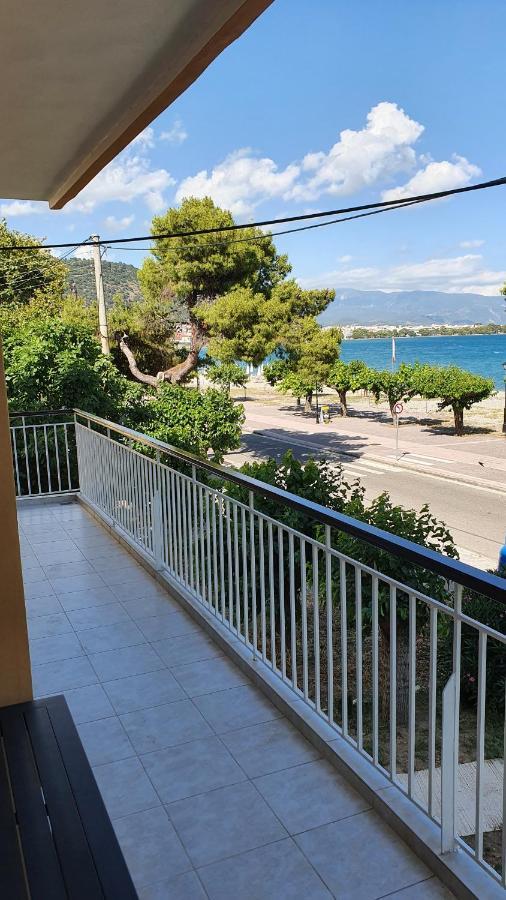 Nafpaktos Beach House Sea View Apartment First Floor Kültér fotó