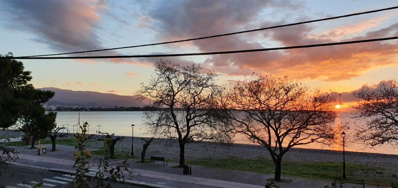 Nafpaktos Beach House Sea View Apartment First Floor Kültér fotó