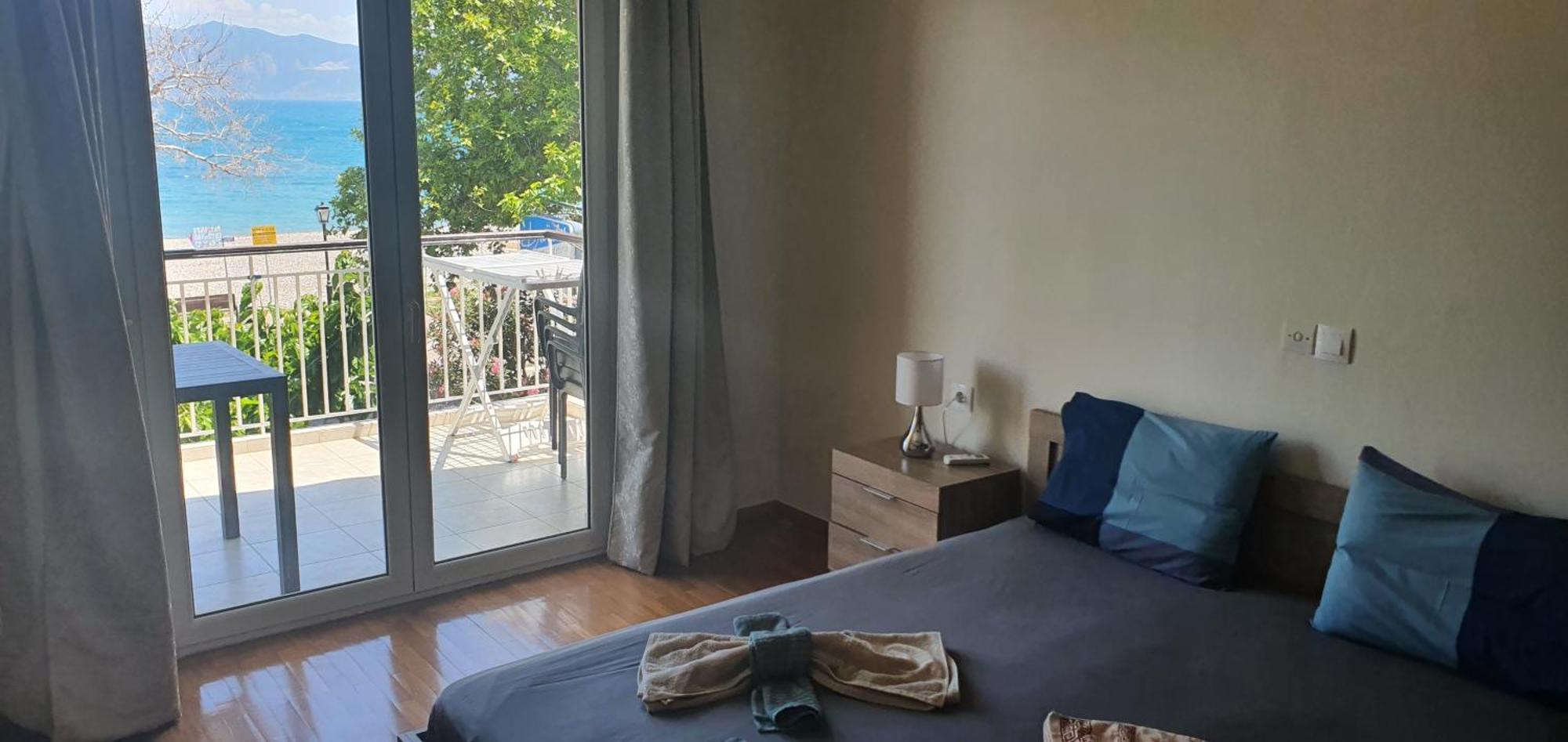 Nafpaktos Beach House Sea View Apartment First Floor Kültér fotó