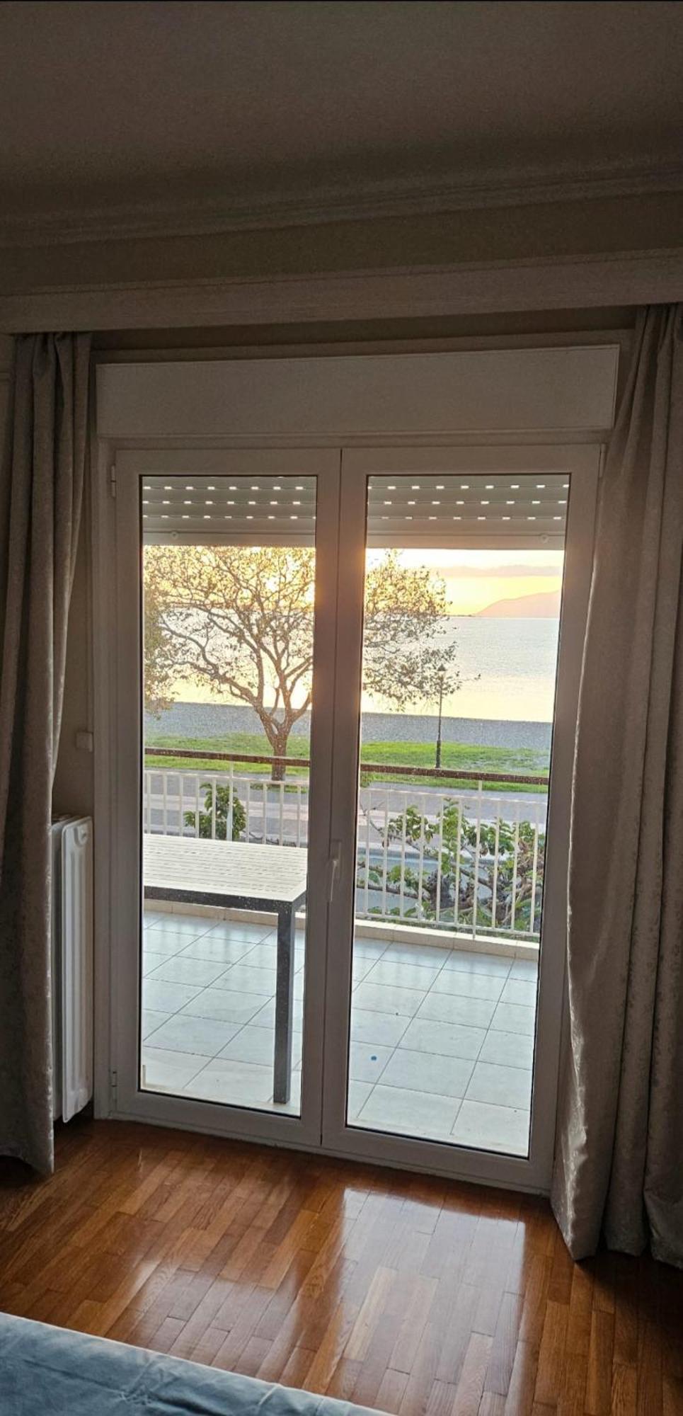 Nafpaktos Beach House Sea View Apartment First Floor Kültér fotó