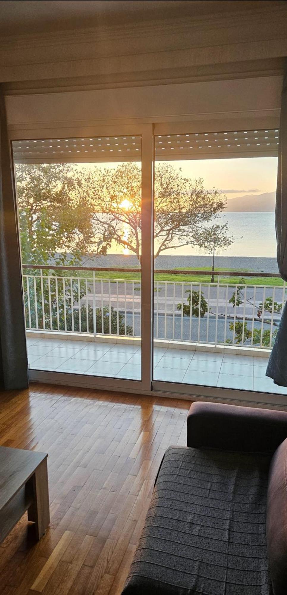 Nafpaktos Beach House Sea View Apartment First Floor Kültér fotó