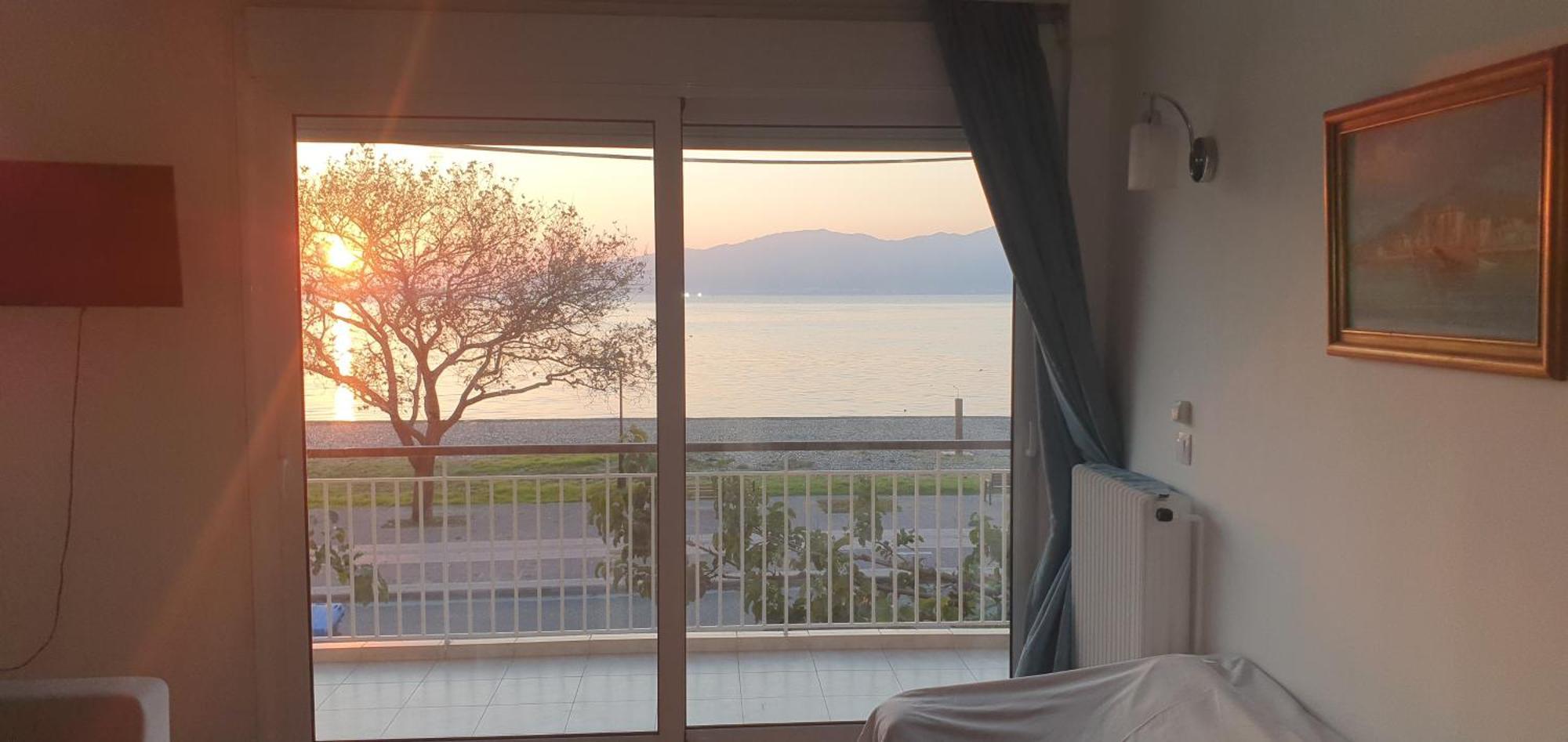 Nafpaktos Beach House Sea View Apartment First Floor Kültér fotó