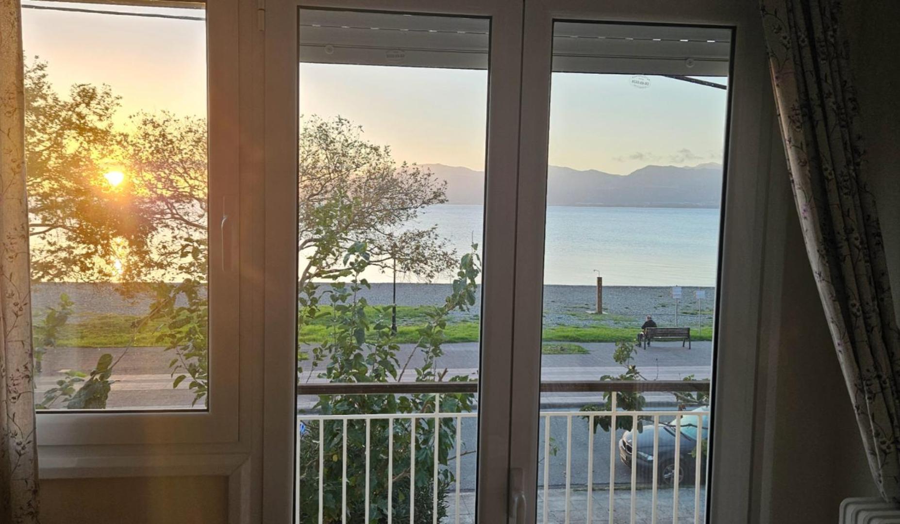 Nafpaktos Beach House Sea View Apartment First Floor Kültér fotó