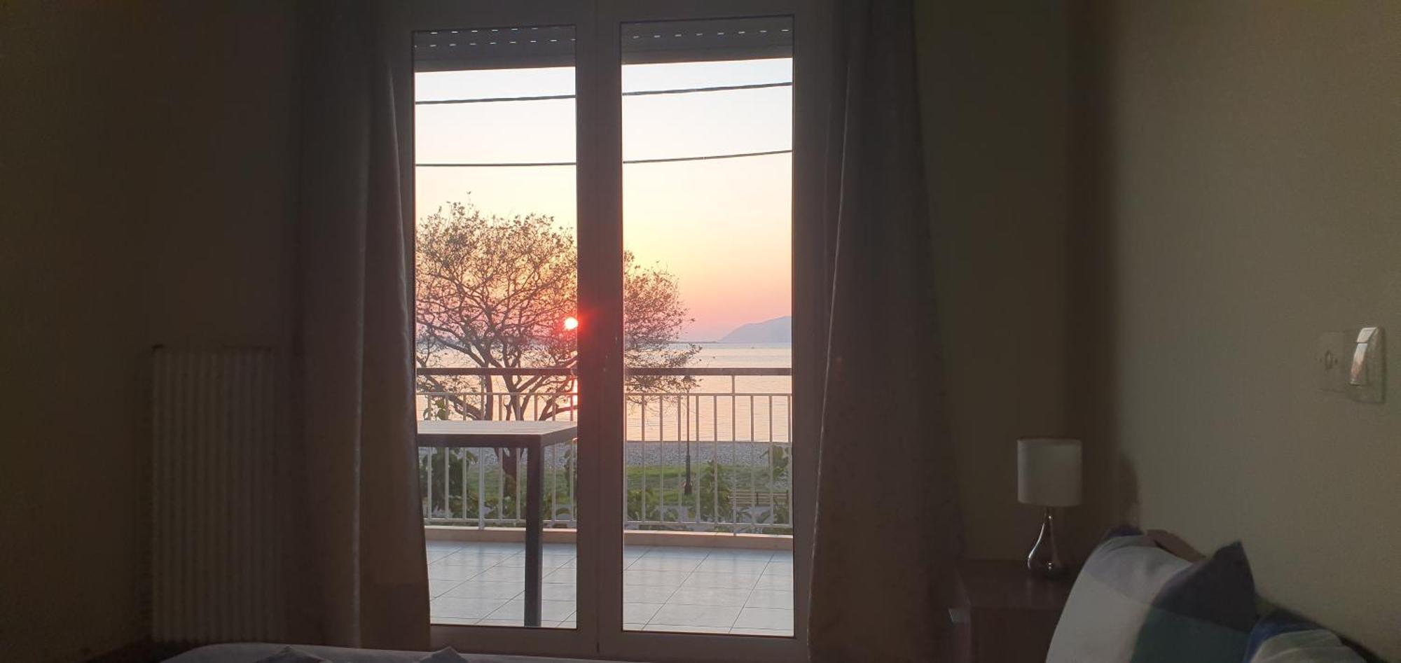 Nafpaktos Beach House Sea View Apartment First Floor Kültér fotó