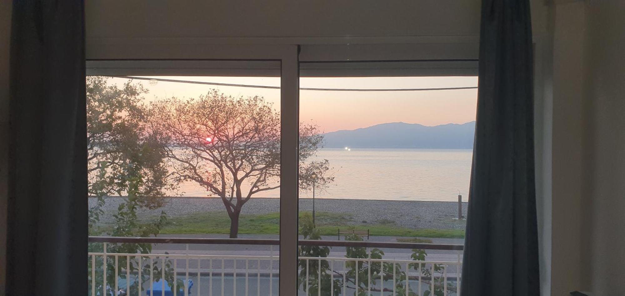 Nafpaktos Beach House Sea View Apartment First Floor Kültér fotó