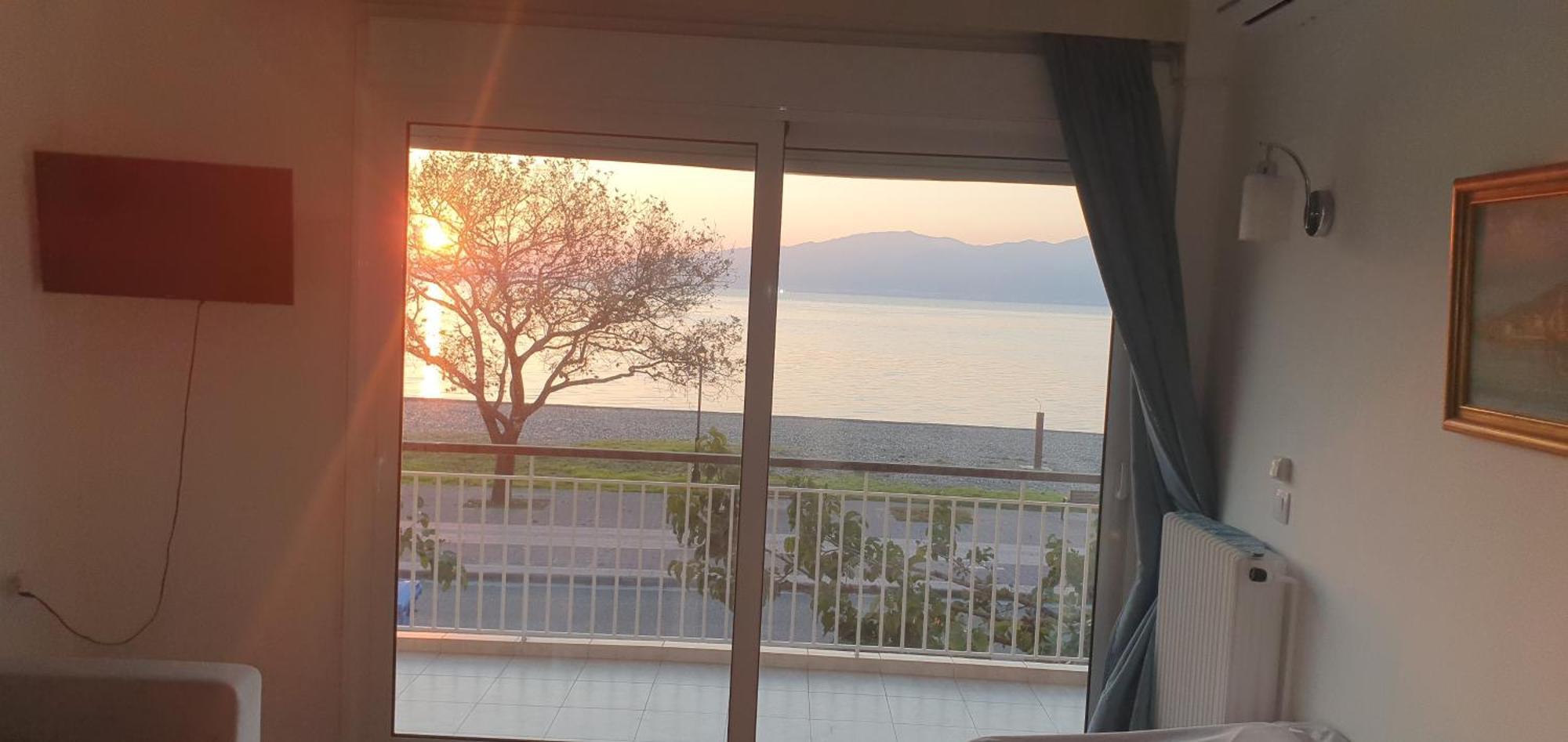 Nafpaktos Beach House Sea View Apartment First Floor Kültér fotó