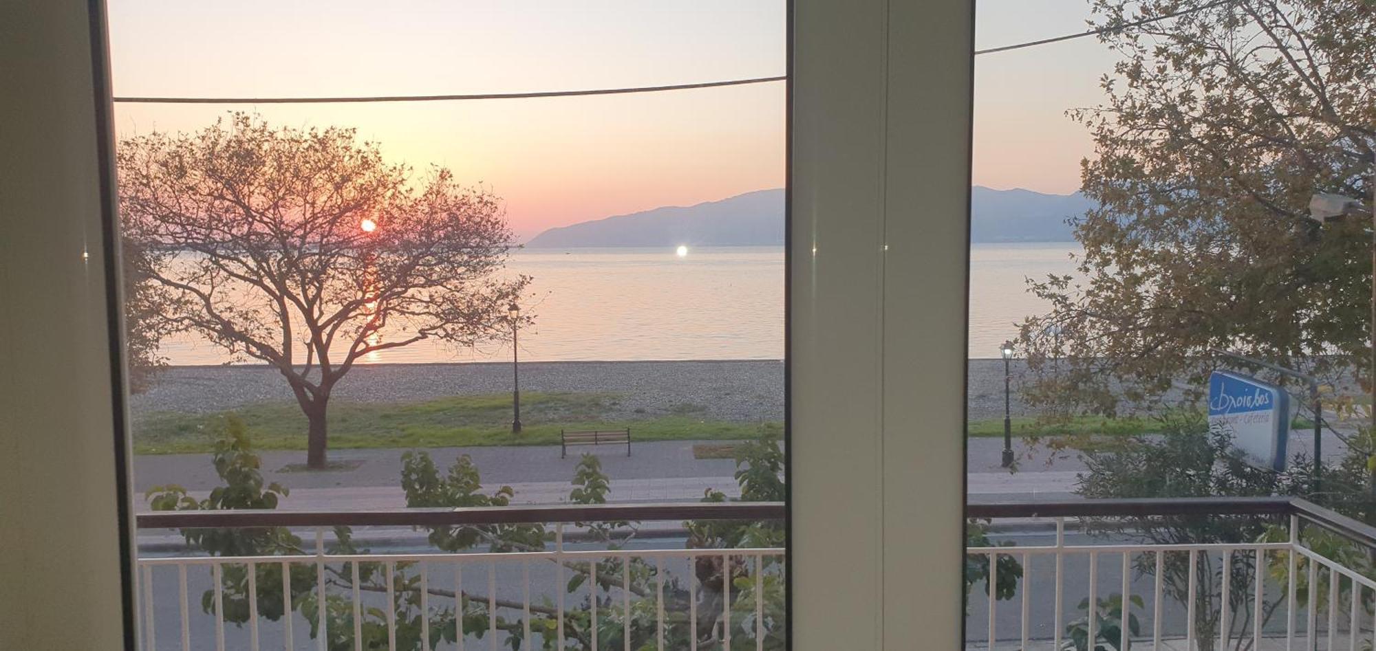 Nafpaktos Beach House Sea View Apartment First Floor Kültér fotó