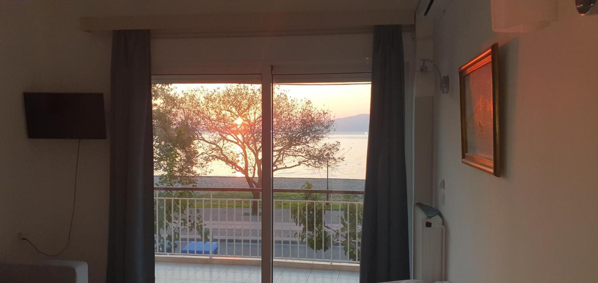 Nafpaktos Beach House Sea View Apartment First Floor Kültér fotó