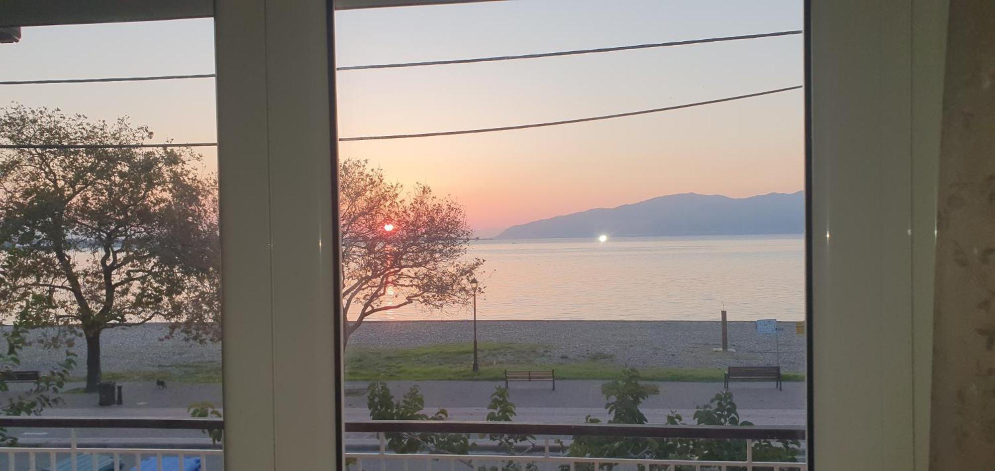 Nafpaktos Beach House Sea View Apartment First Floor Kültér fotó