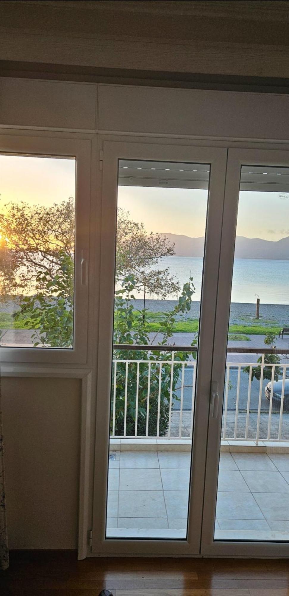 Nafpaktos Beach House Sea View Apartment First Floor Kültér fotó